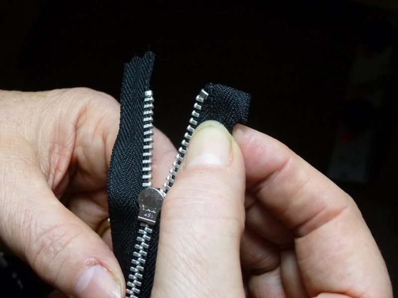 How To Sew A Zipper In A Pillow