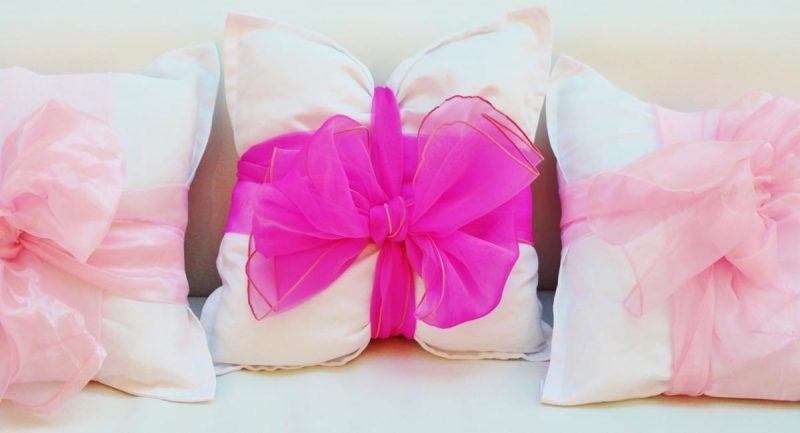 how to make a bow pillow