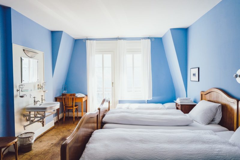 what color curtains go with light blue walls