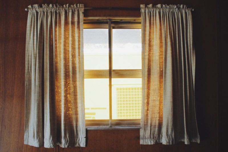 How to make curtains out of burlap
