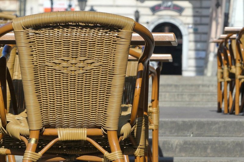 how to paint a wicker chair