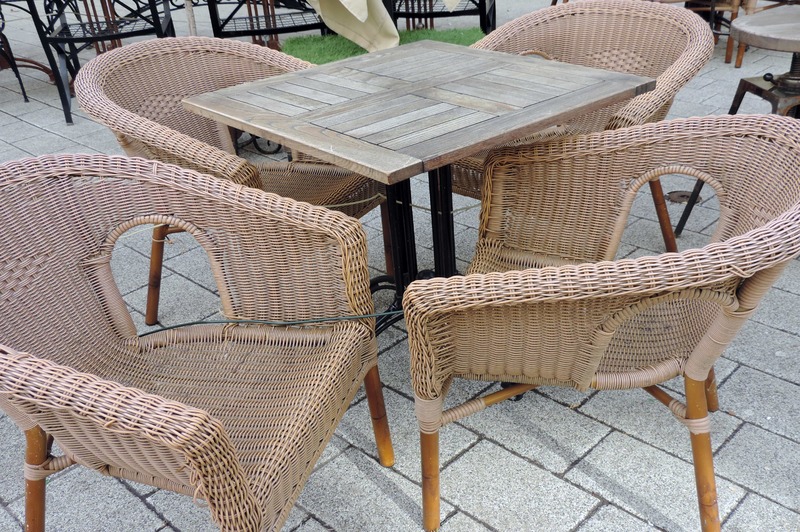 how to repair a wicker chair