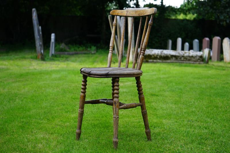 how to spray paint a wooden chair