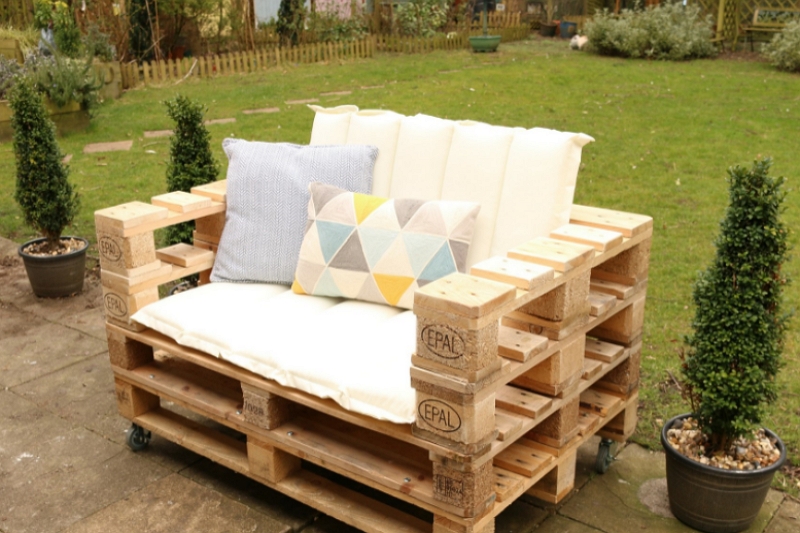 how to build a pallet for a recliner chair