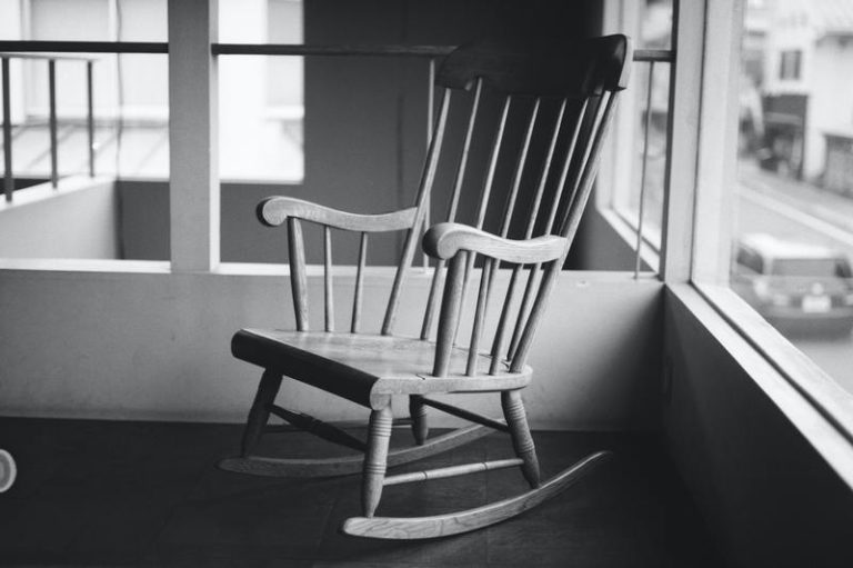 5 Easy Steps On How To Refinish A Wooden Rocking Chair - Krostrade