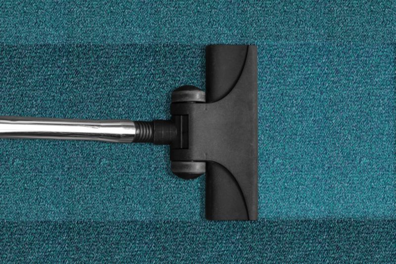 how to vacuum under bed