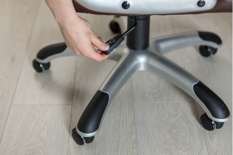 How to Adjust Swivel Chair Height With a Bob at the Bottom