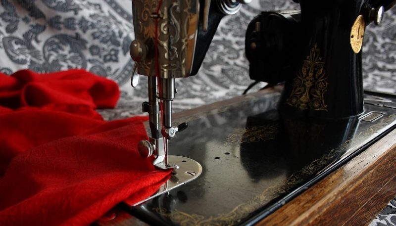 how to clean sewing machine