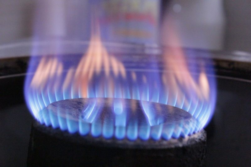 how to use a gas stove
