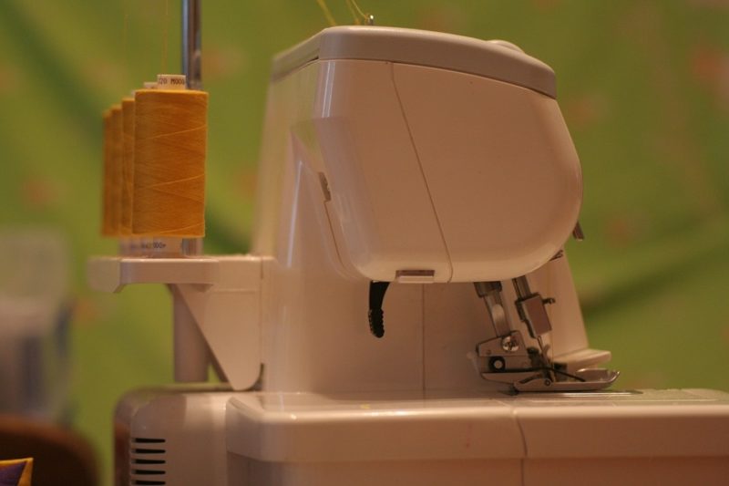 what is a serger sewing machine
