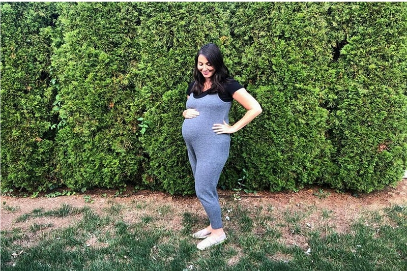 how do i know what size maternity clothes to buy
