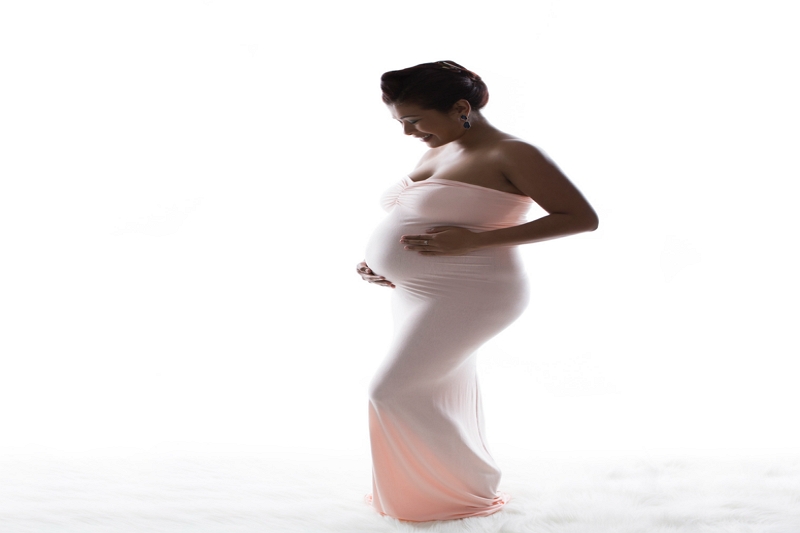 When should you schedule maternity photos