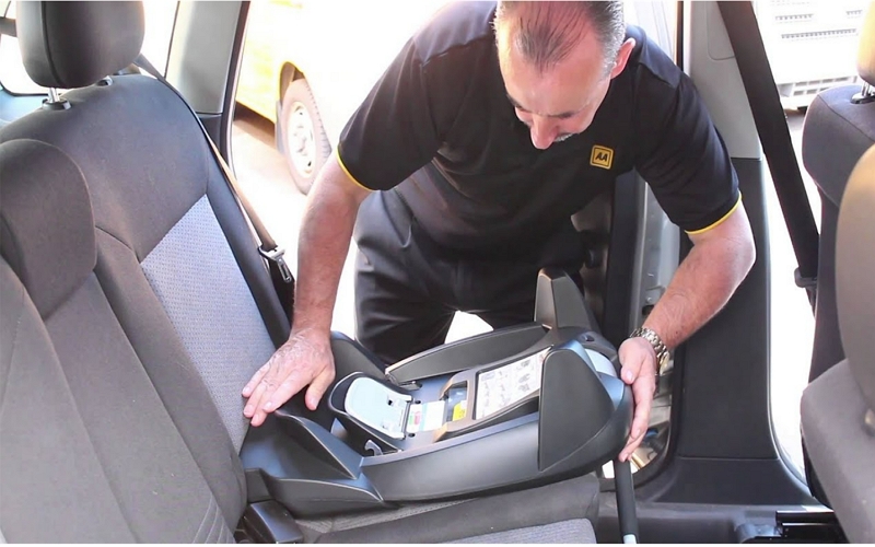 How to Put a Baby Car Seat Back Together
