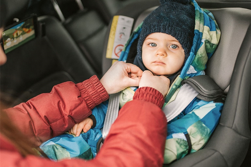 How to keep baby warm in car seat