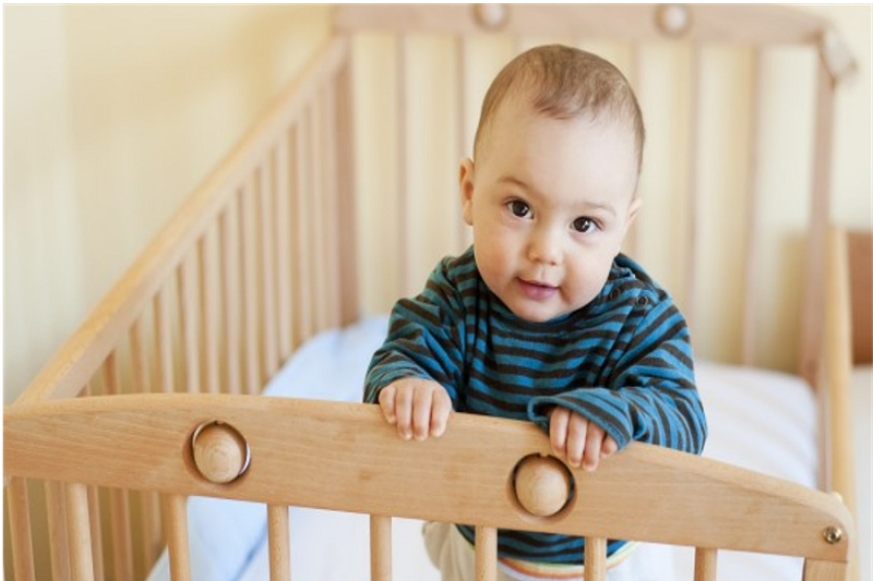 How to lock the sides of a playpen