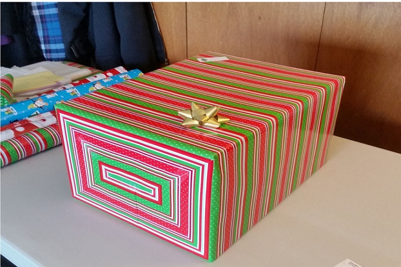 How to wrap a playpen as gift