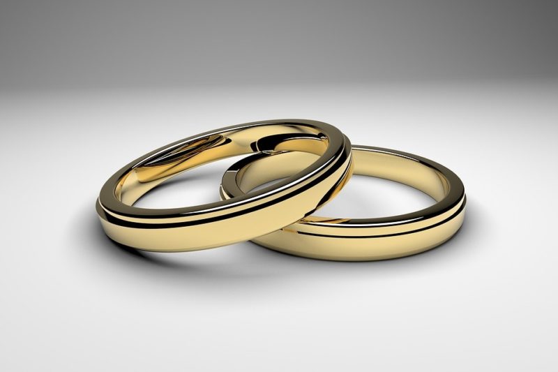 how to keep wedding rings together how many wedding favors to order