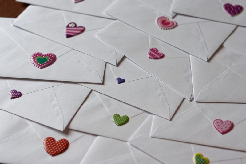 how to seal wedding invitations