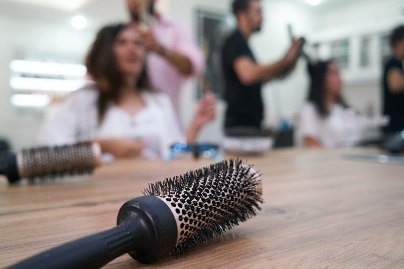 how to use a brush hair dryer