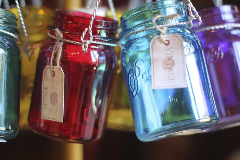 what to put in small jars for wedding favors