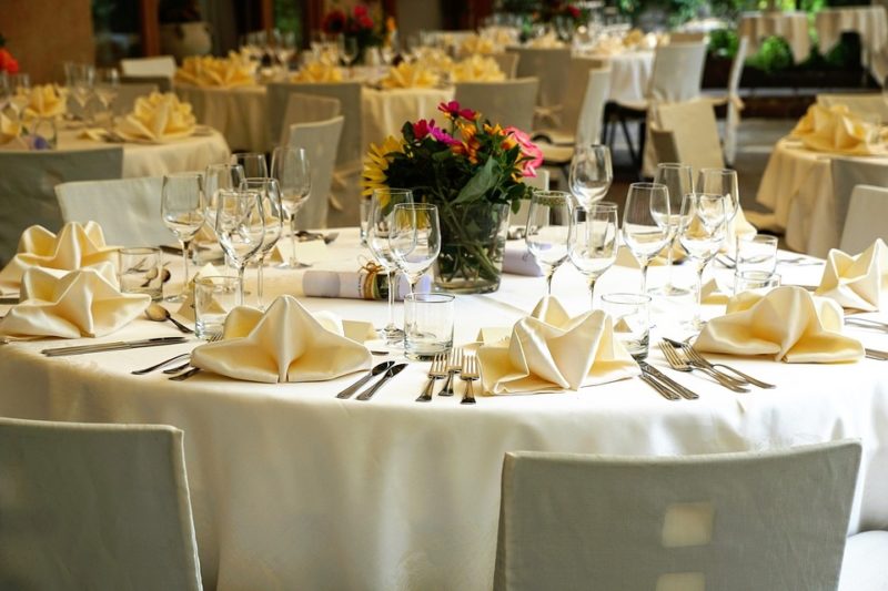 how to fold napkins for wedding
