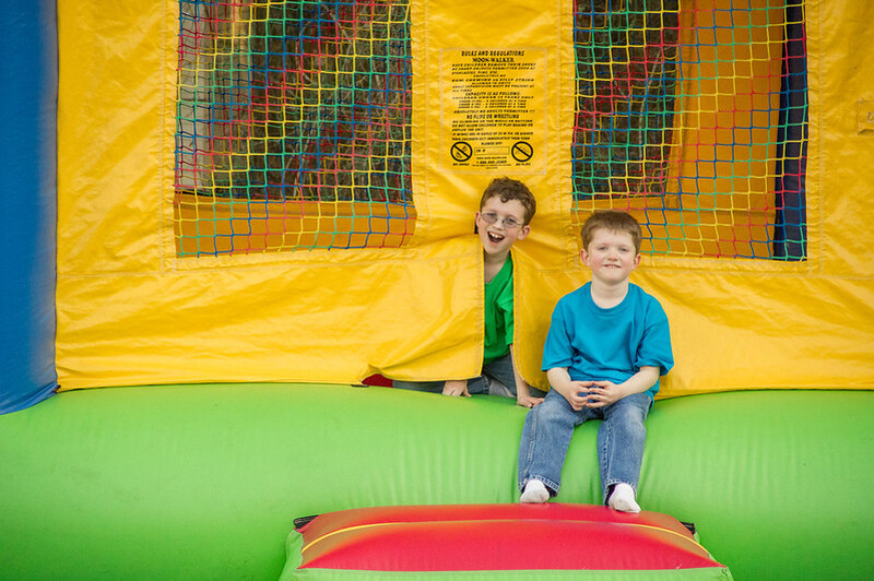 how to remove mildew from bounce house