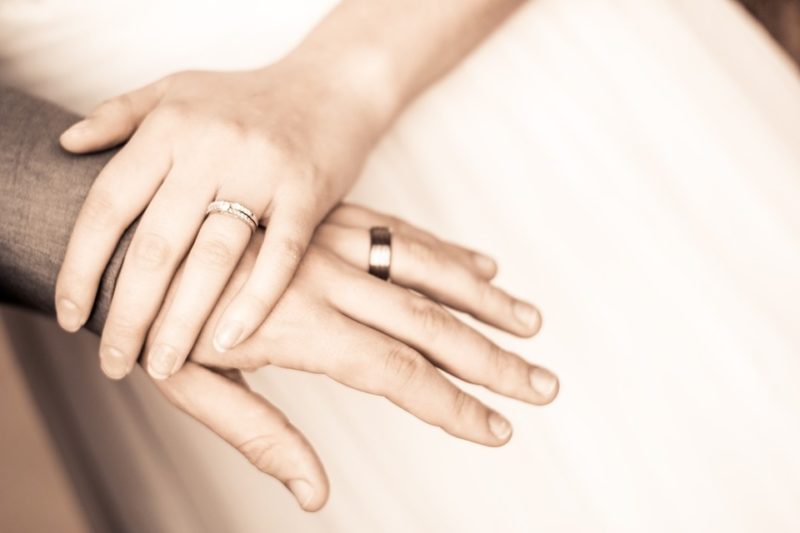 when should you take off your wedding ring