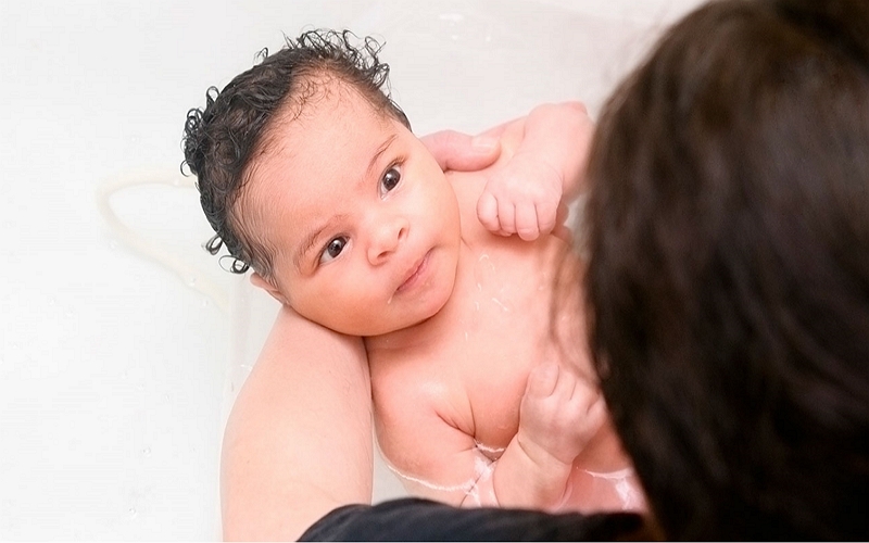 How hot should a baby bath be