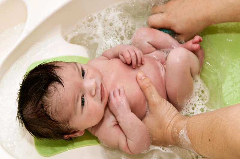 How to Make Oatmeal Bath for Baby