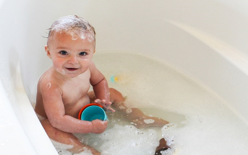 How to Give a Baby a Bath in The Sink