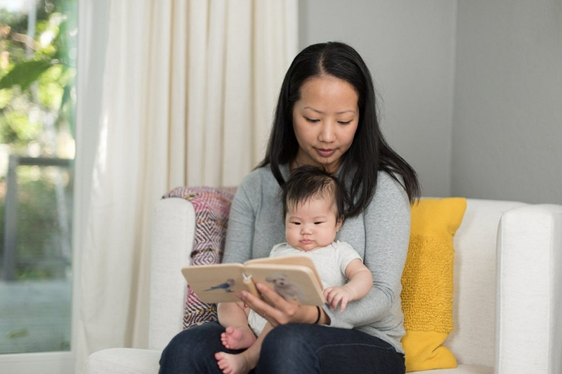 How to start a baby book as a gift
