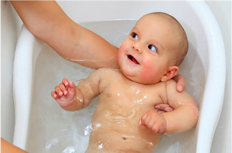 How warm should a baby bath be