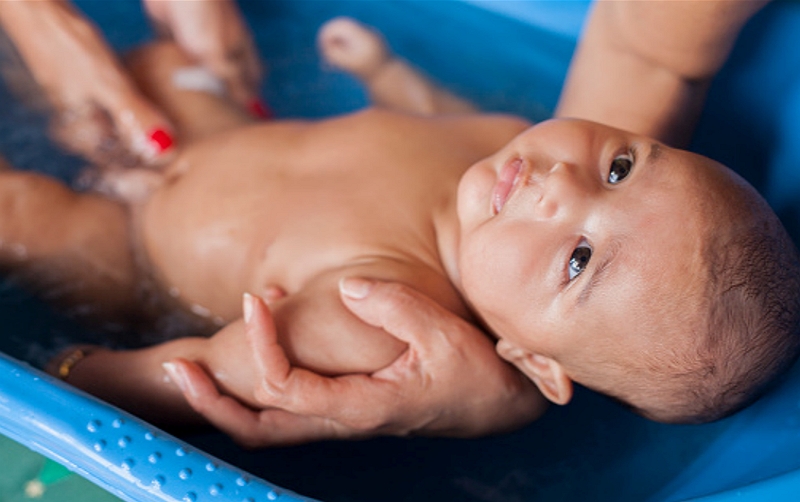 How warm should a baby bath be