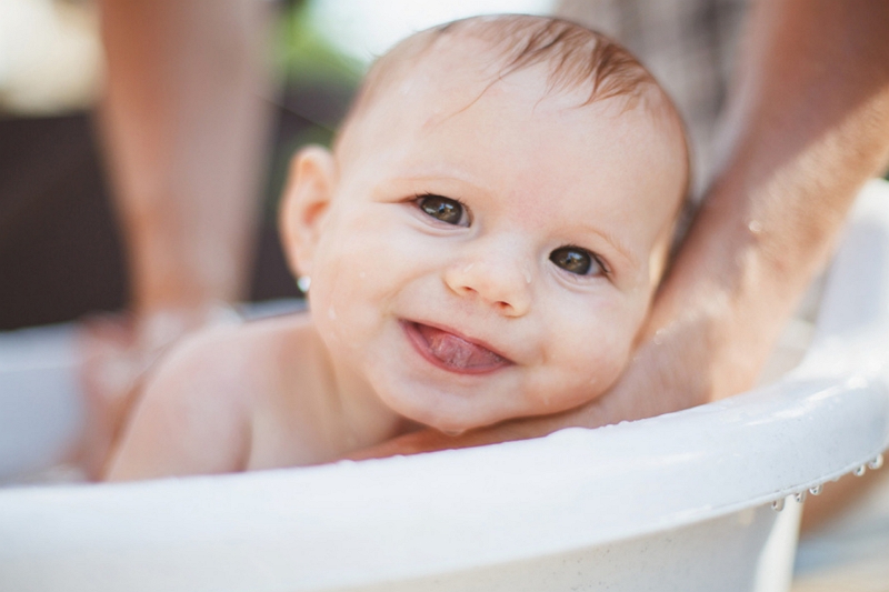 What time is too late to give a baby a bath