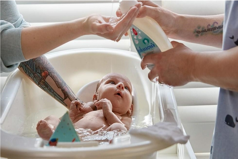 How to take a bath with your baby