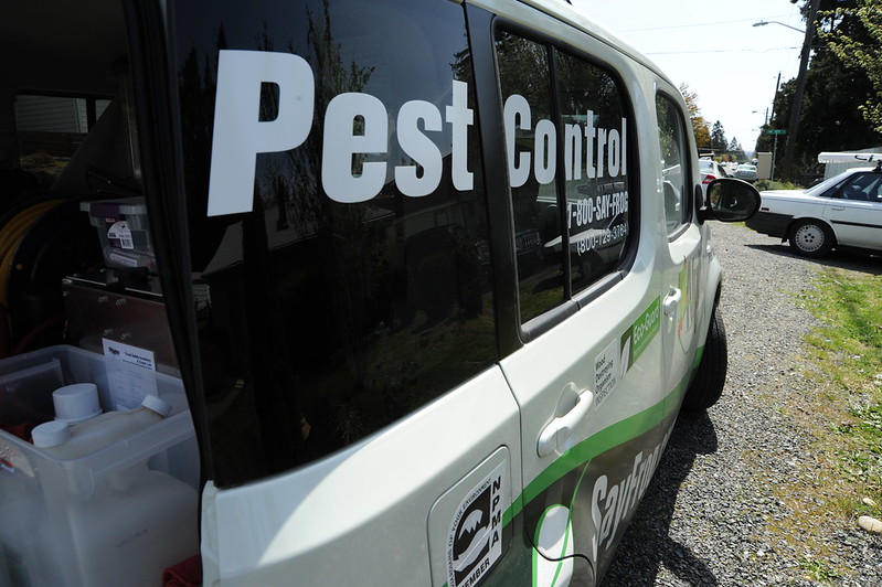 how to become a pest control technician