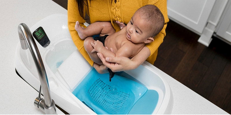 How To Sponge Bath Babies