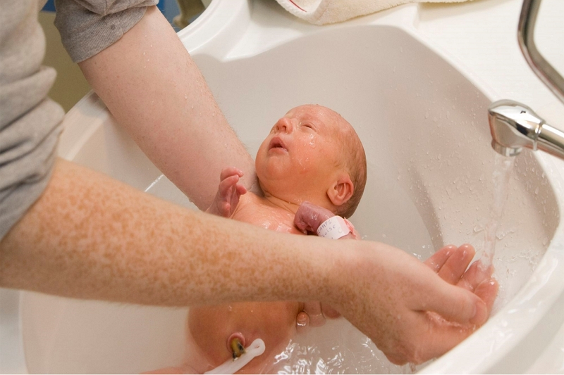 How to make a milk bath for baby photography