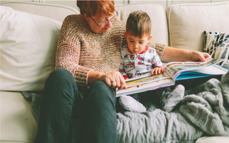 How to put together a family picture book for baby
