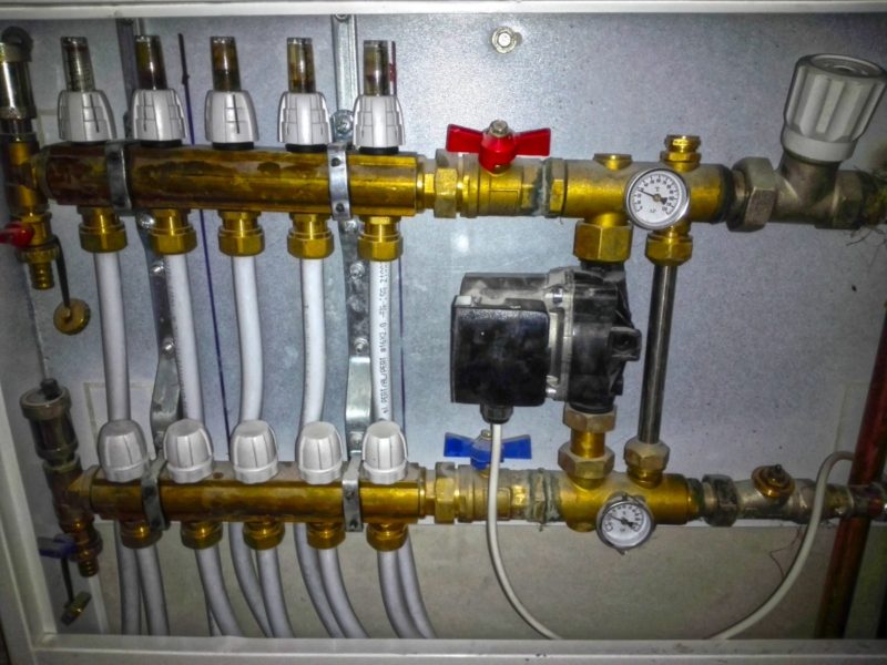 how does a dual element water heater work