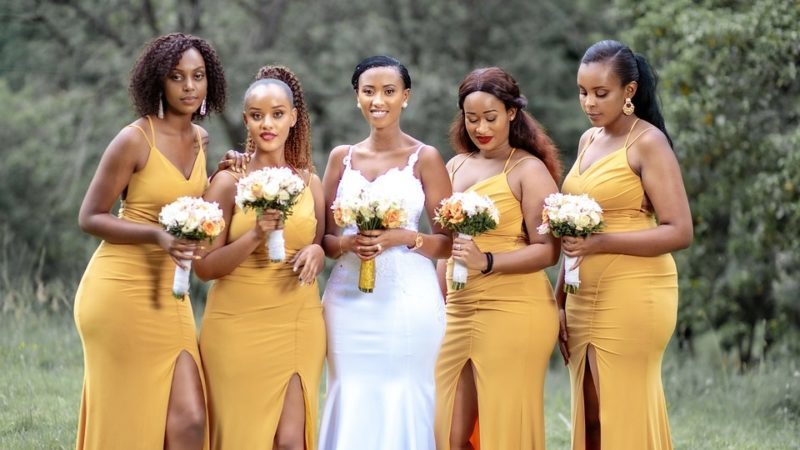 how much should a bridesmaid spend on a wedding gift