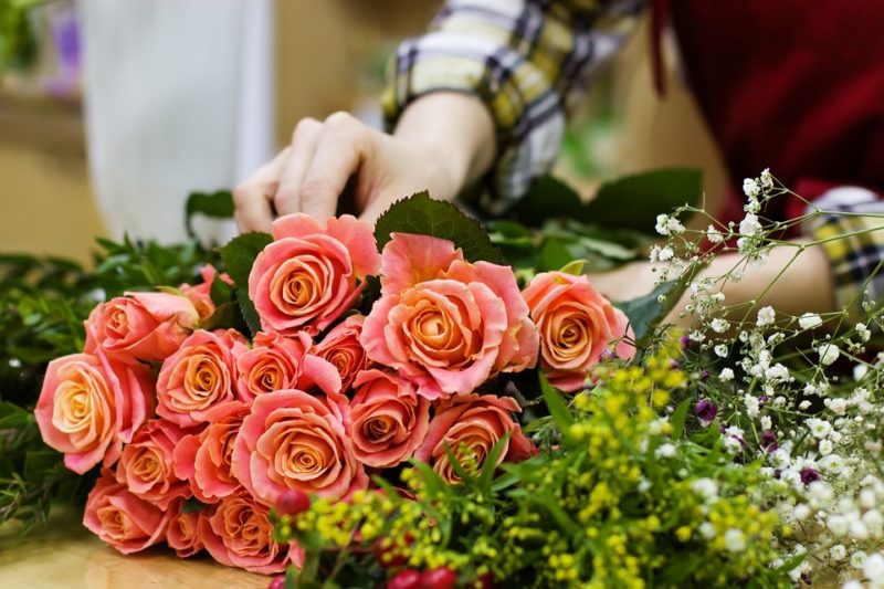 who pays for wedding flowers
