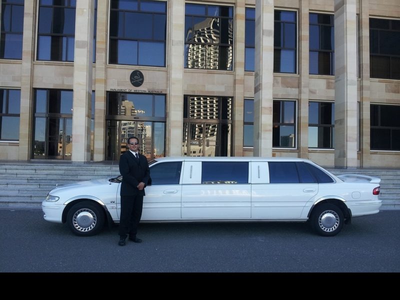 how much does a limo cost for a wedding