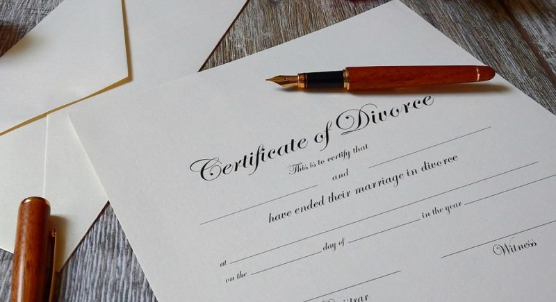 who pays for daughter's wedding when parents are divorced