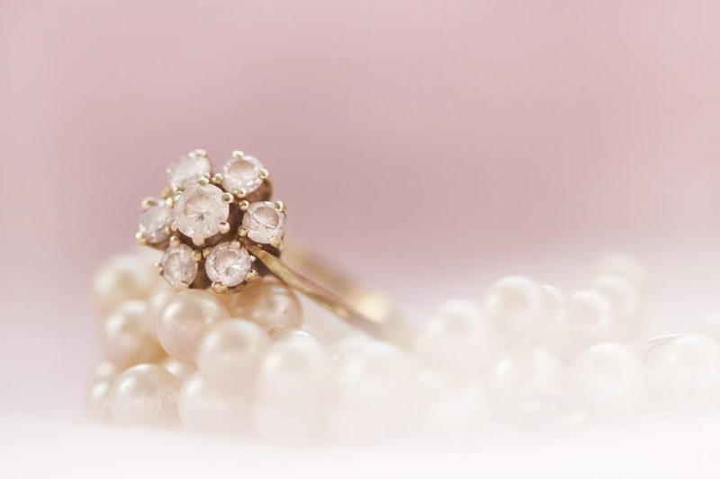 how to pick wedding jewelry