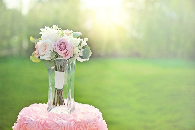 how to decorate a vase for a wedding