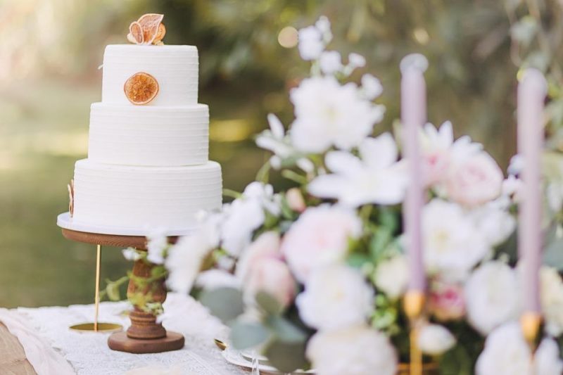 how to make your own cake stand for a wedding