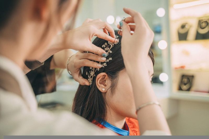 how to find a wedding hair stylist