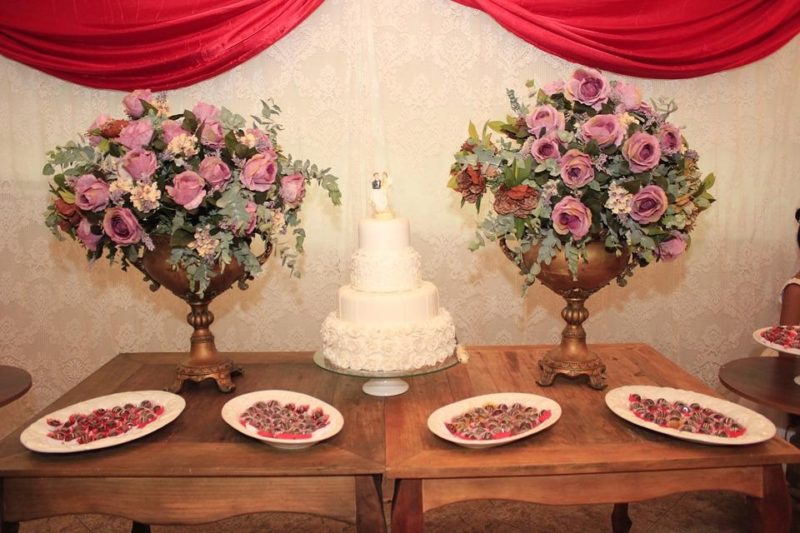 how to save on wedding cake