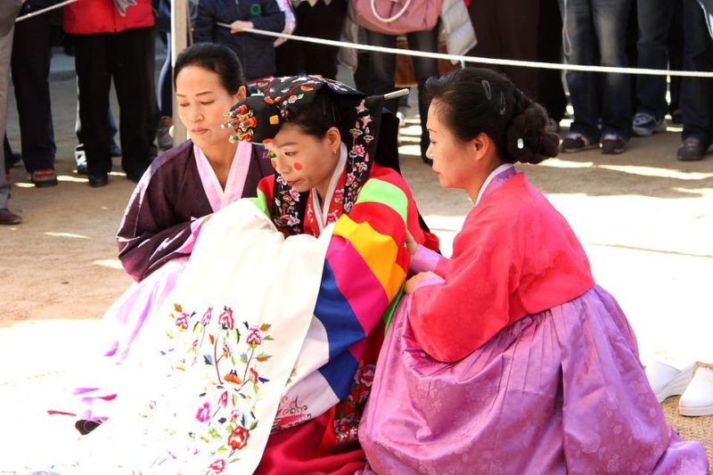 korean wedding traditions who pays